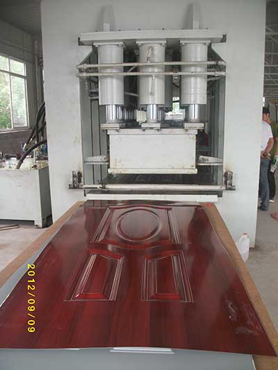 防盜門液壓機生產(chǎn)中