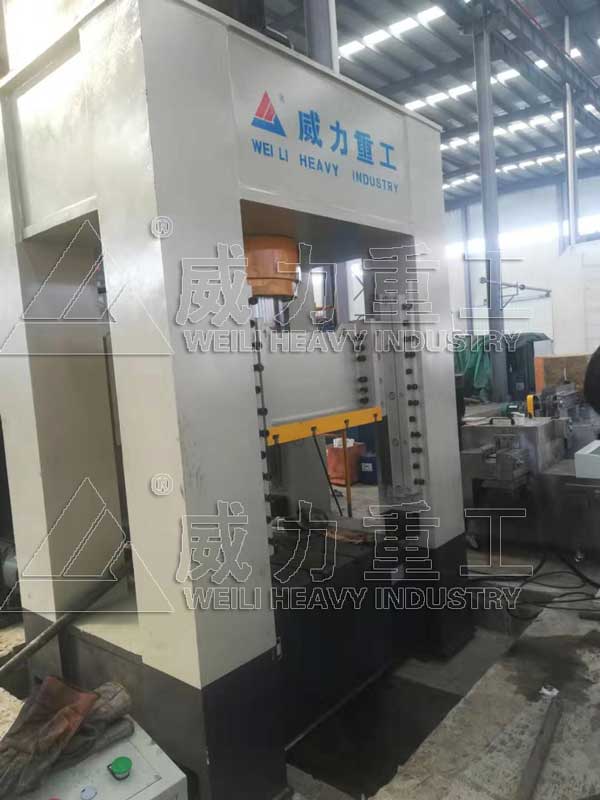 萬向節(jié)軸承座熱壓成型液壓機